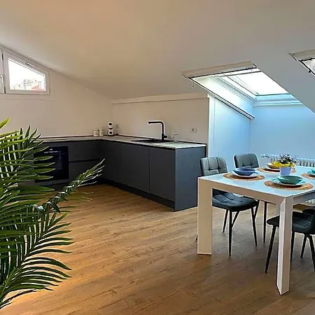 Sky View Apartment, Como, Modern Open Space 4* קומו