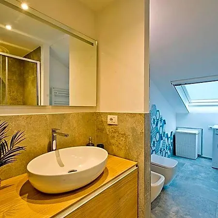 מלון Sky View Apartment, Como, Modern Open Space קומו