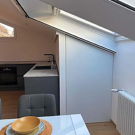 Sky View Apartment, Como, Modern Open Space קומו
