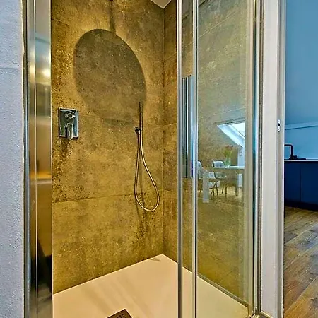 Sky View Apartment, Como, Modern Open Space מלון 4*