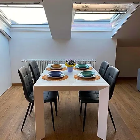 Sky View Apartment, Como, Modern Open Space מלון 4*