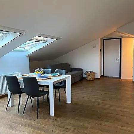 מלון Sky View Apartment, Como, Modern Open Space קומו