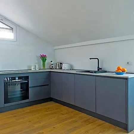 Sky View Apartment, Como, Modern Open Space 4*