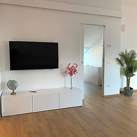 Hotel Sky View Apartment, Como, Modern Open Space 4*