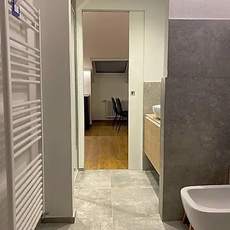 Sky View Apartment, Como, Modern Open Space מלון