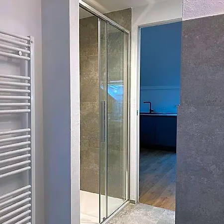 Sky View Apartment, Como, Modern Open Space 4*